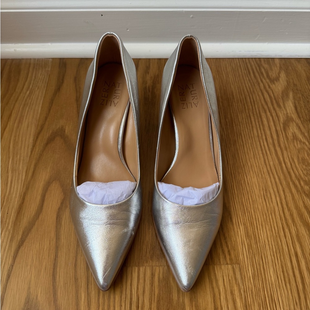 EUC Naturalizer Everly Pump Heels Silver Leather, Low Heel, Women's 8M - Picture 4 of 16
